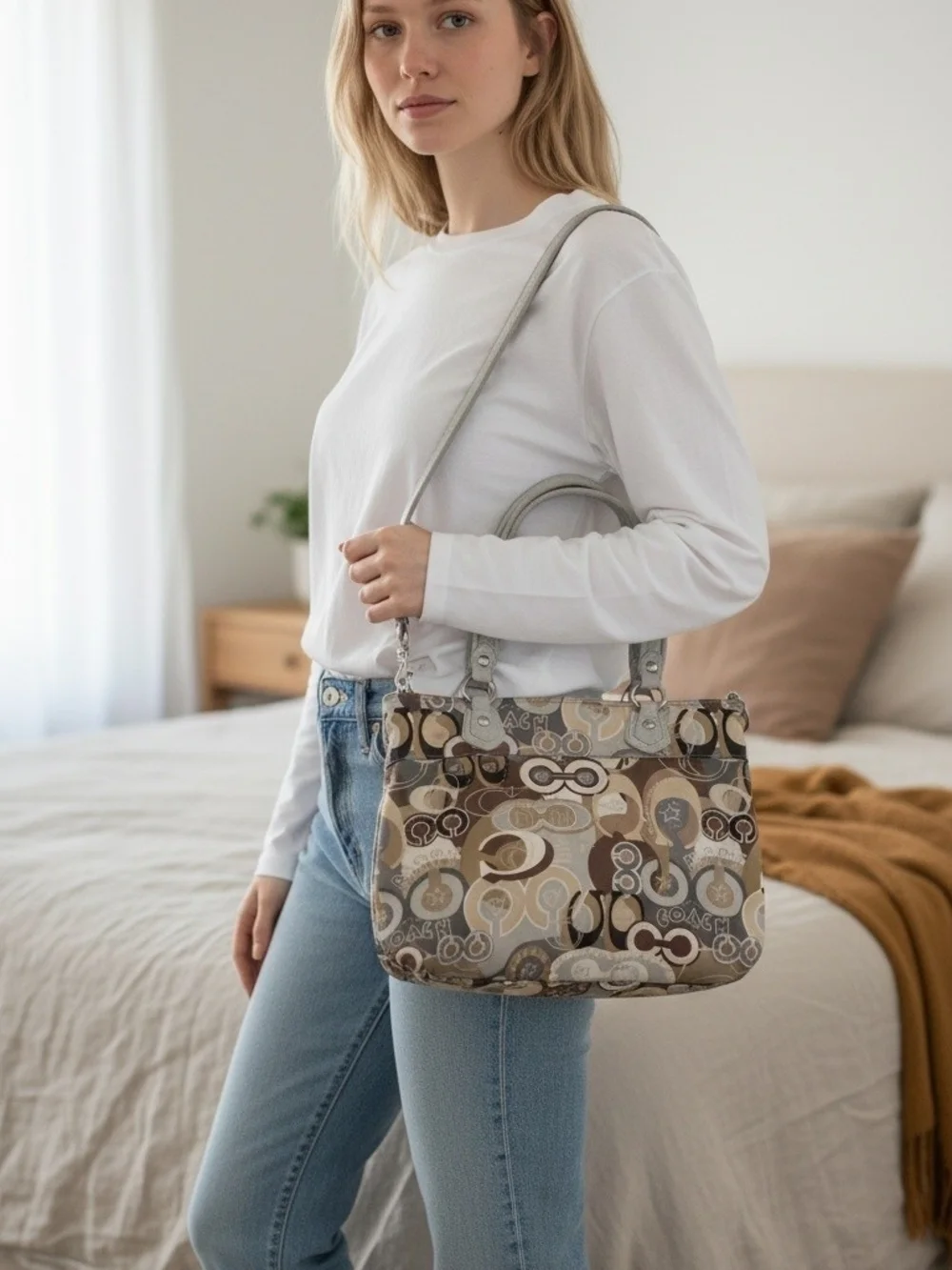 Coach Multitone Signature Tote in Brown and Beige Y2k Stlye Poppy Some Wear